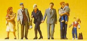 Preiser 10415 HO Scale Pedestrians Parents and Grandparents w/Children