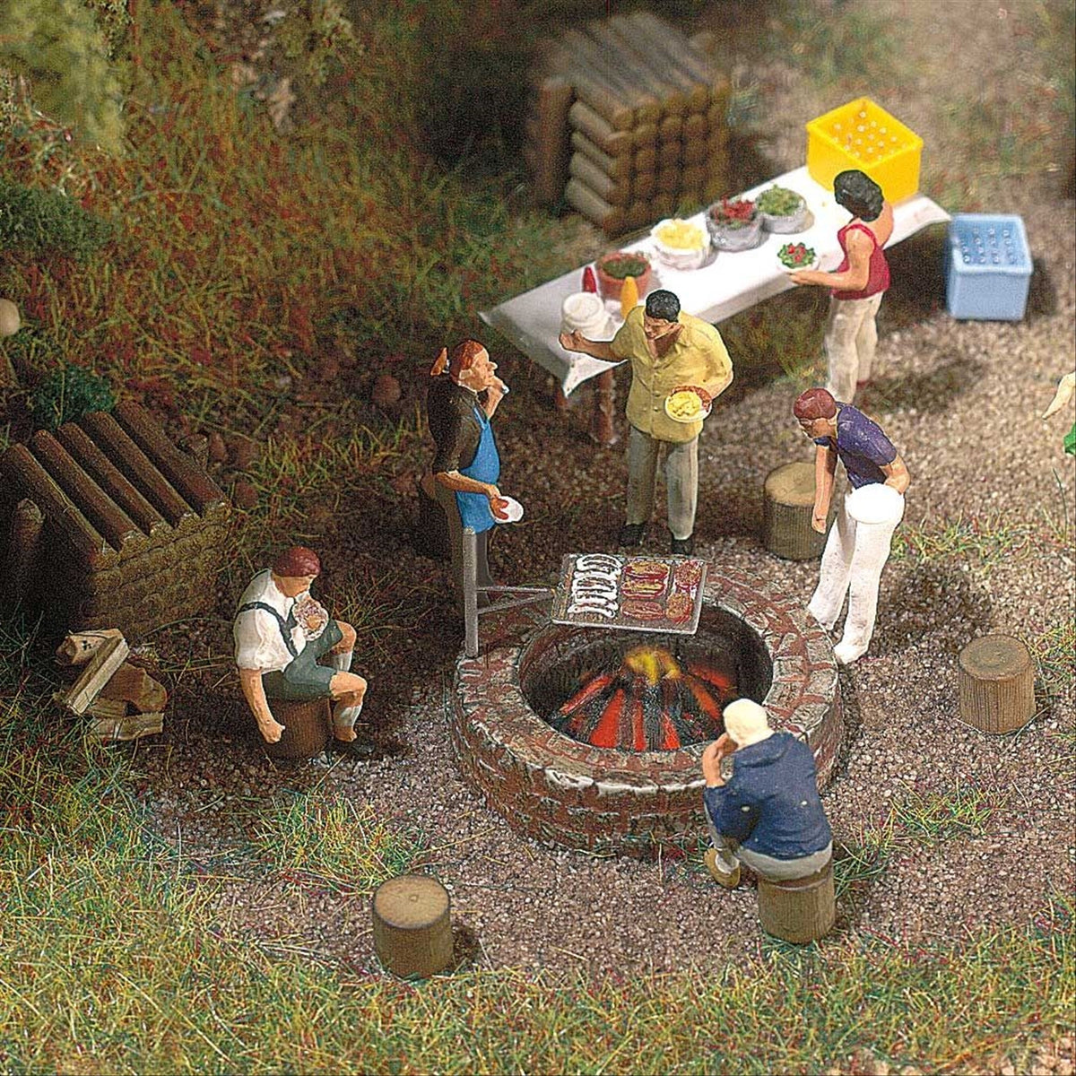 Busch 5407 HO Scale Illuminated Campfire & Grill Scene Set
