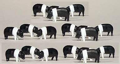 Ertl 12663-25 1/64 Hampshire Pigs/Hogs, Bag of 25