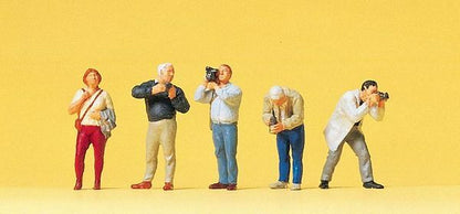 Preiser 10531 HO Scale Sports & Recreation Trainspotters pkg(5)