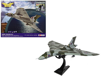 Avro Vulcan B2 Bomber Aircraft "XM597 'Black Buck 6 Shrike Missile Mission Rio de Janeiro Divert Aircraft Falklands War" (1982) British Royal Air Force "The Aviation Archive" Series 1/72 Diecast Model by Corgi  free shipping USA