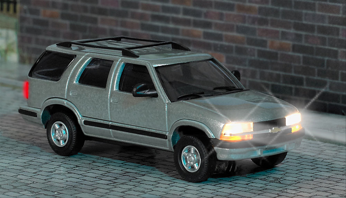 Busch 5658 HO Scale Chevrolet Blazer SUV, Working Lights