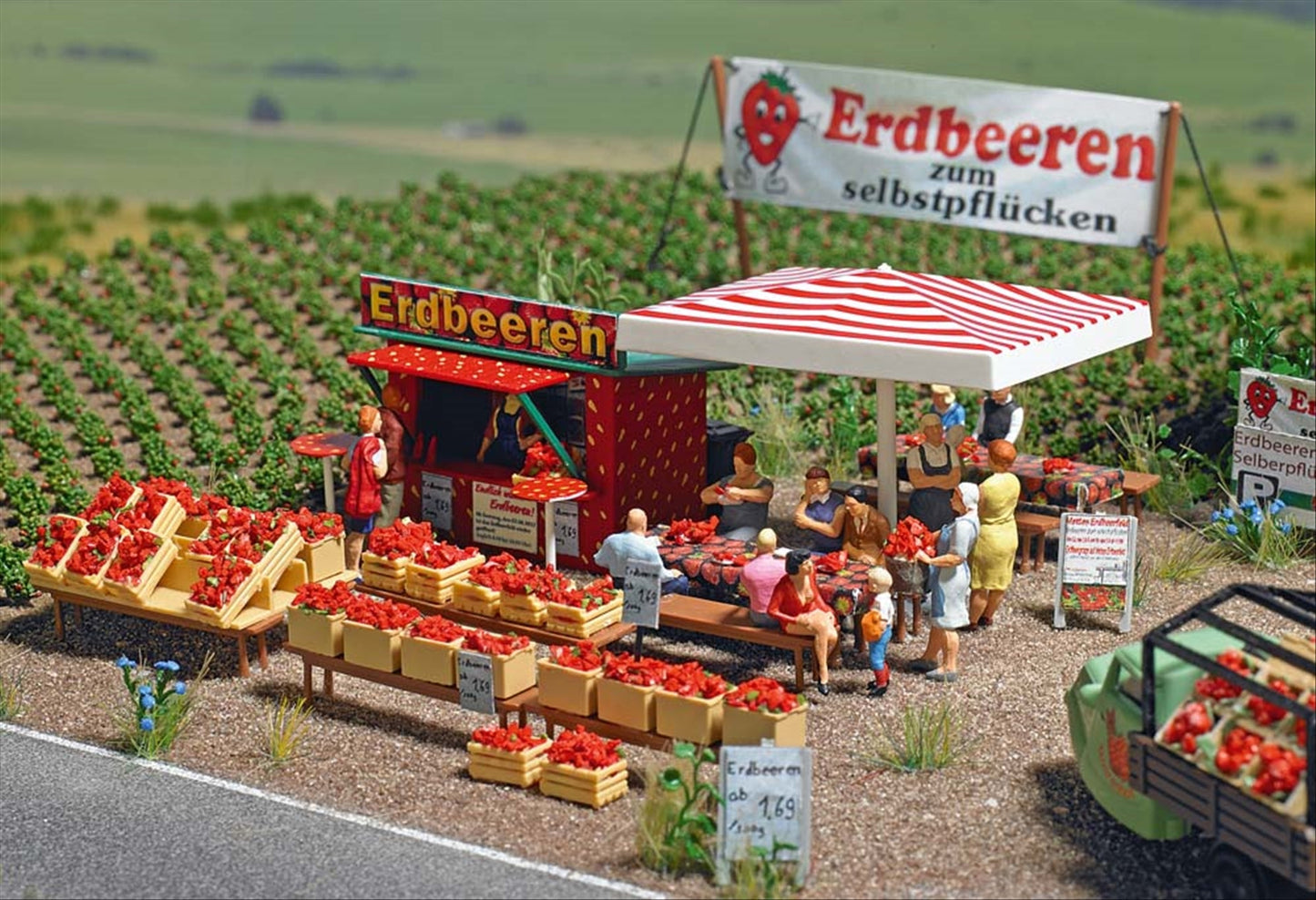 Busch 1073 HO Scale Strawberry Sales Stand Kit