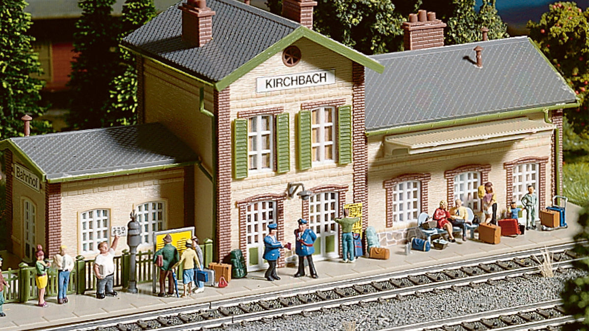 Noch 14810 HO Scale Train Station Accessories Set