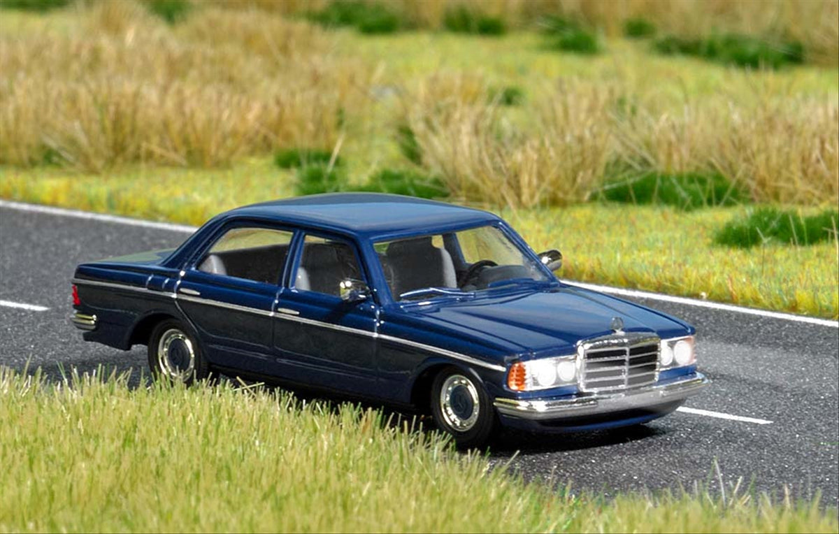Busch 5661 HO Scale Mercedes-Benz W123 Sedan, Blue