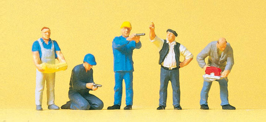 Preiser 10498 HO Scale Craftsmen with Tools Figure Set