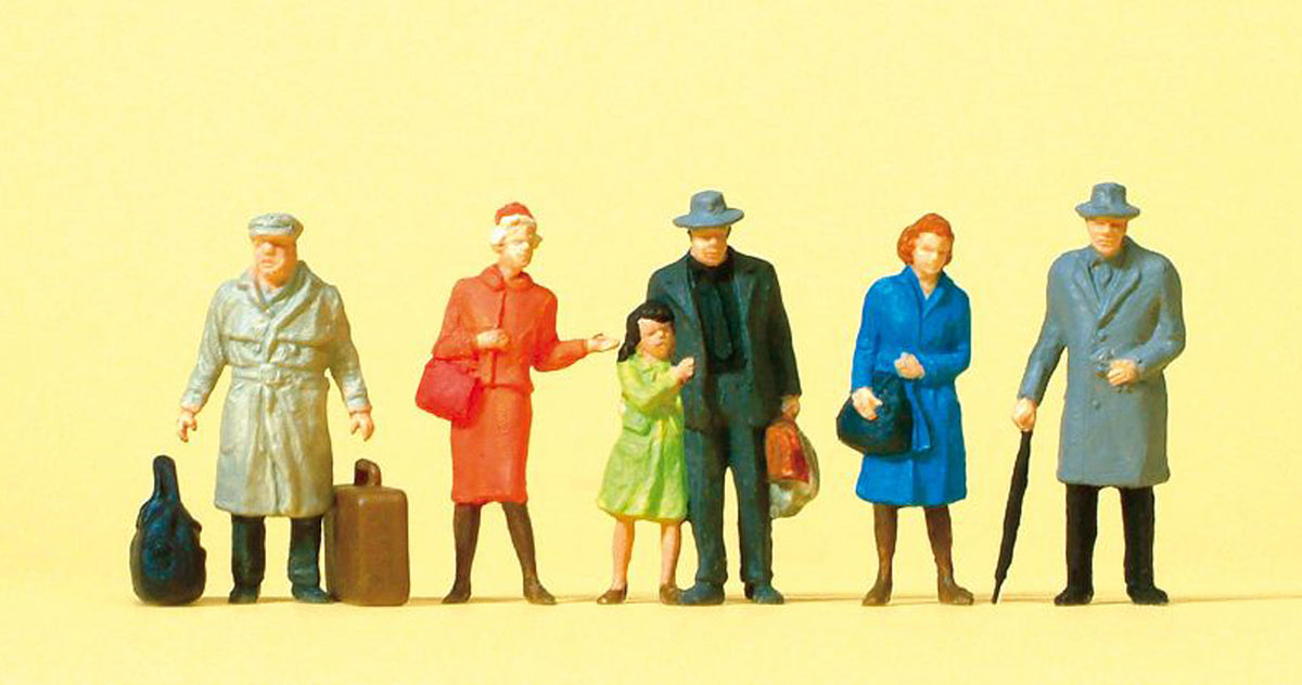 Preiser 14044 HO Scale Standing Travelers in Coats 6pk
