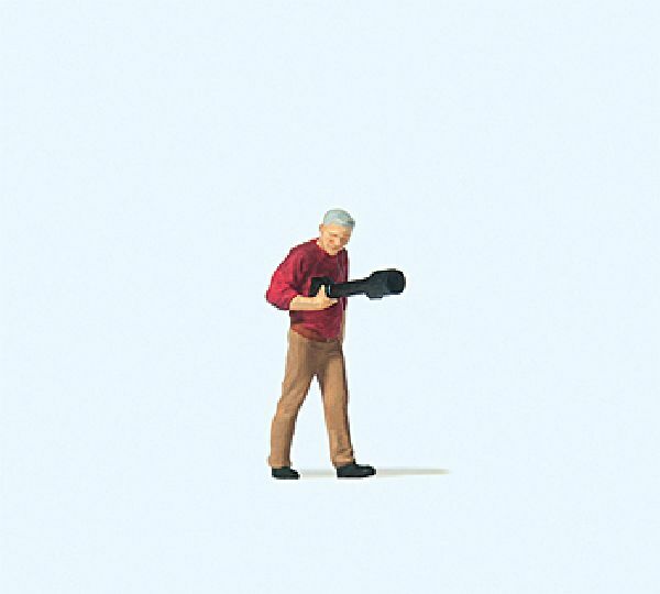 Preiser 28245 HO Scale Photographer with Super Zoom Lens Individual Figure