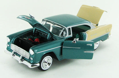 Motormax 73229AC-GR 1/24 1955 Chevrolet Bel Air, Green and Beige