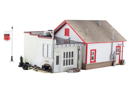 Woodland Scenics BR4922 N Fill'er Up & Fix'er Structure  Built-&-Ready