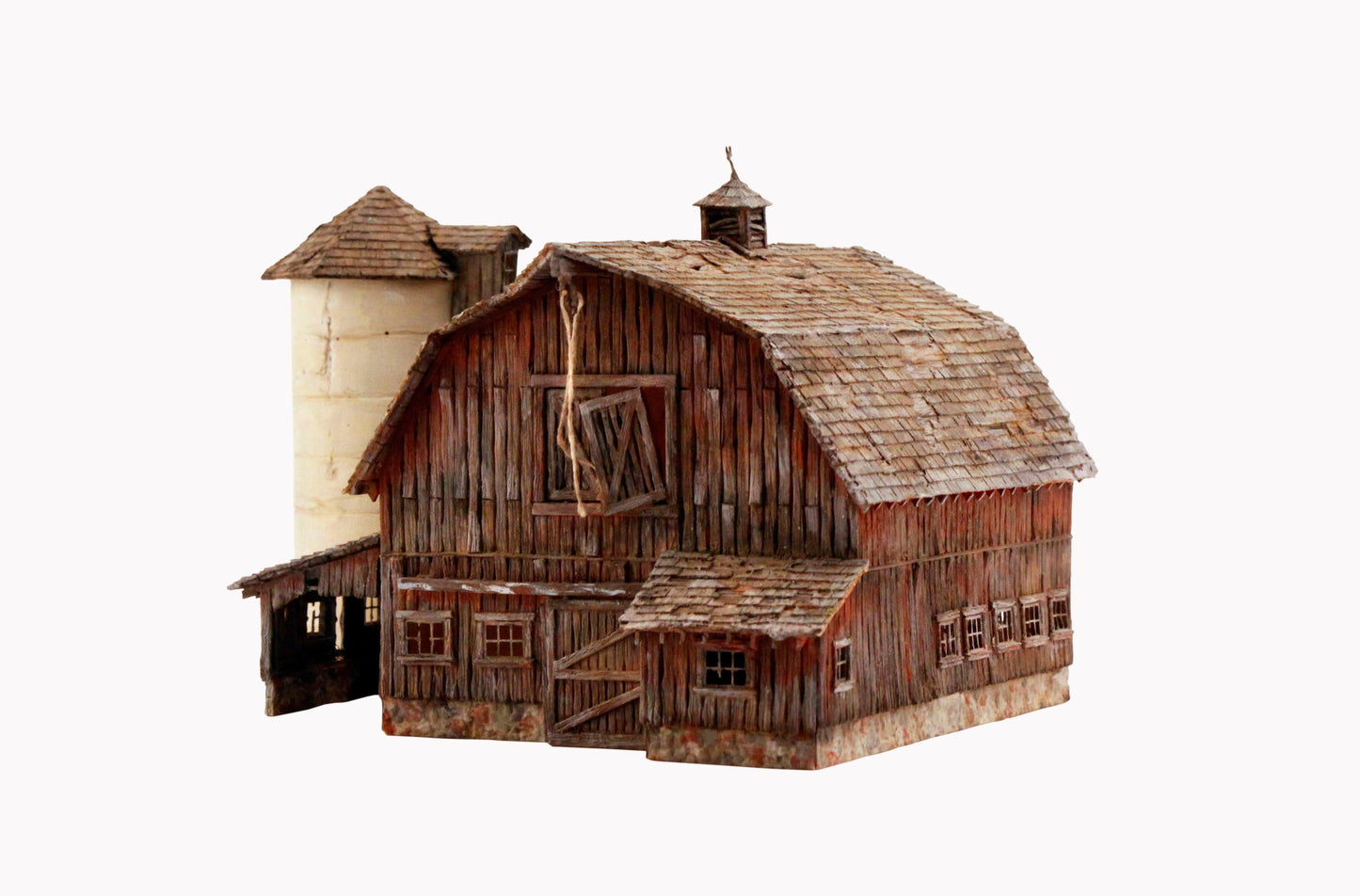 Woodland Scenics BR4932 N Old Weathered Barn N Structure  Built-&-Ready