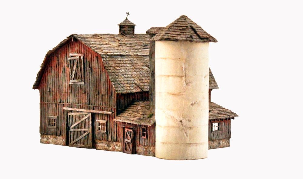 Woodland Scenics BR4932 N Old Weathered Barn N Structure  Built-&-Ready