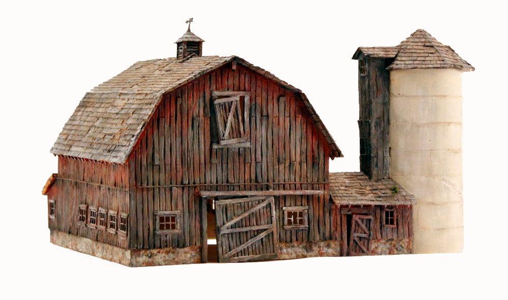 Woodland Scenics BR4932 N Old Weathered Barn N Structure  Built-&-Ready