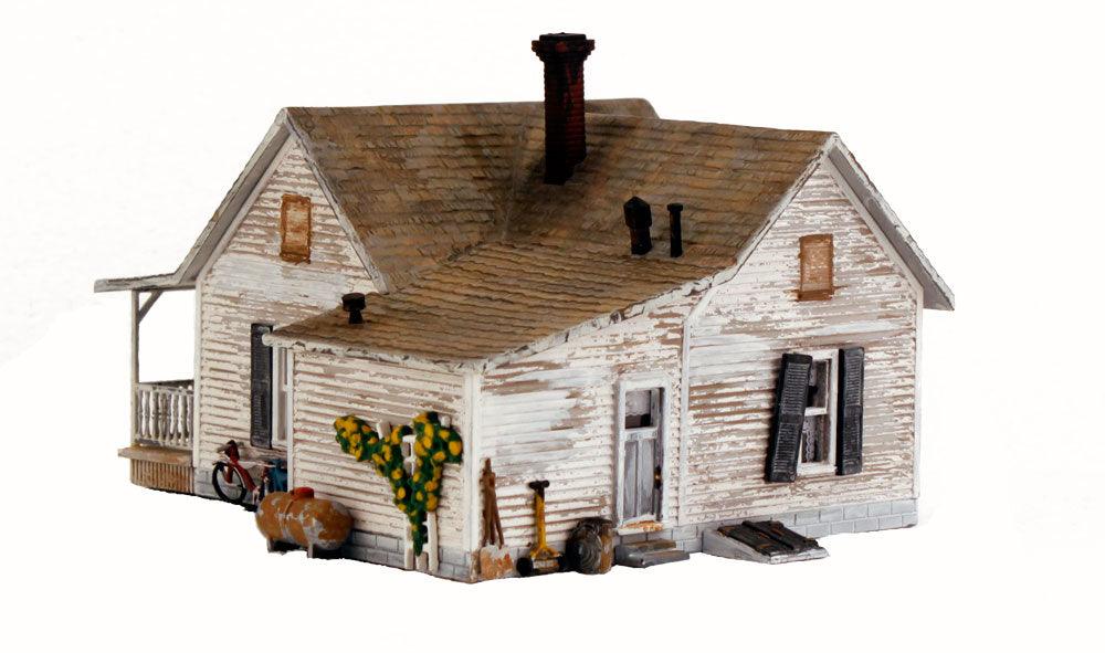 Woodland Scenics BR5040 HO Old Homestead Structure  Built-&-Ready