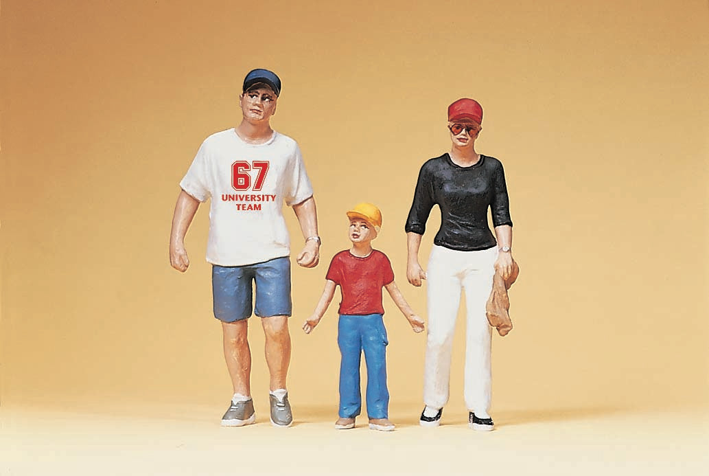 Preiser 45106 G Scale Young Family Pedestrians Figure Set