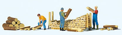 Preiser 10707 HO Scale Stacking Firewood 3 People & Accessories