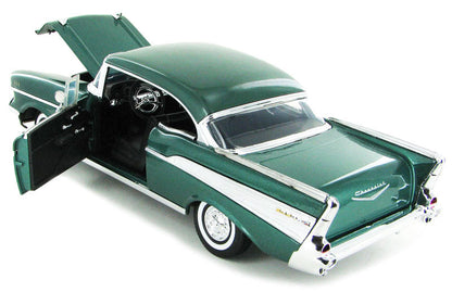 Motormax 73180AC-DGR 1/18 1957 Chevrolet Bel Air, Dark Green