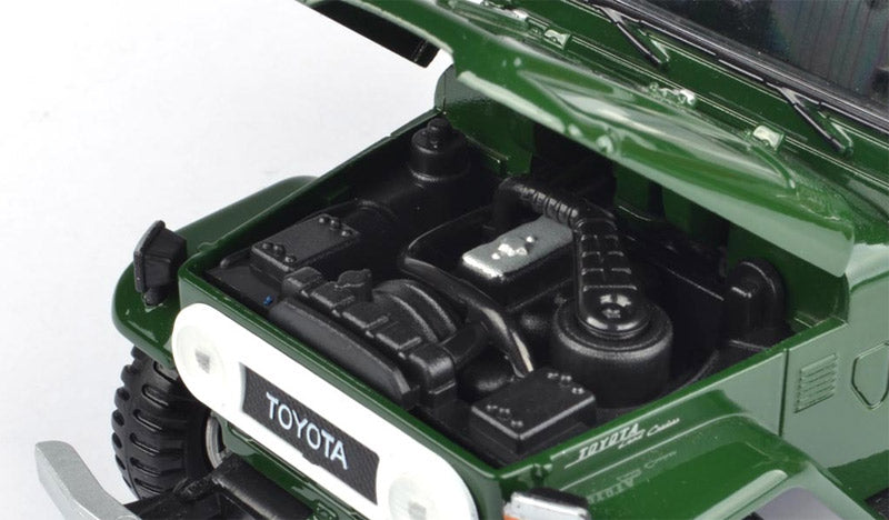 Motormax 79323PTM 1/24 Toyota FJ40, Green - Platinum Collection