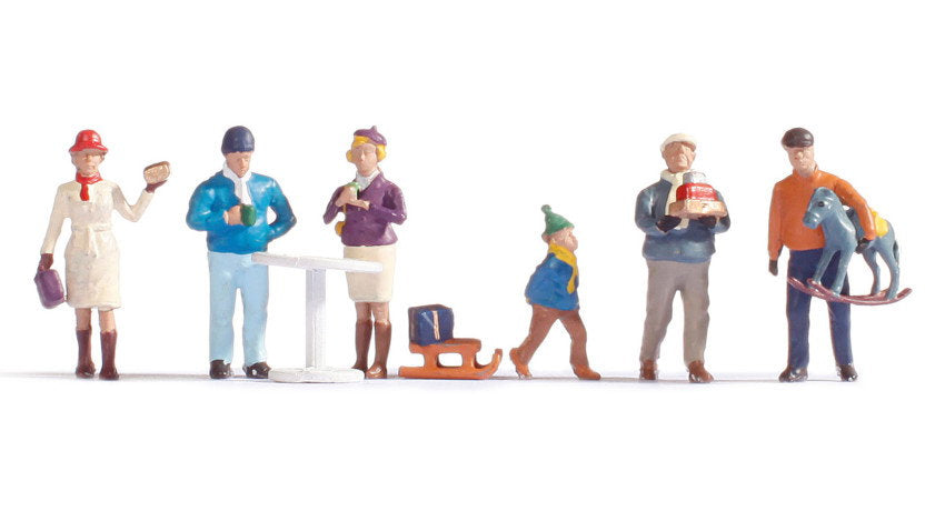 Noch 15926 HO Scale Christmas Market Figure Set, 6 Figures