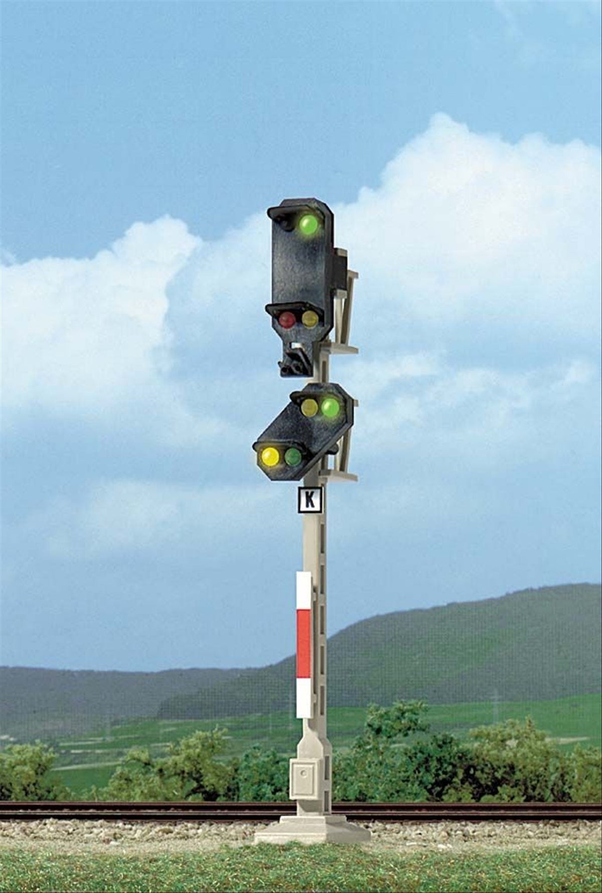 Busch 5832 HO Scale Main Signal with Pre-Signal, 7 LEDs