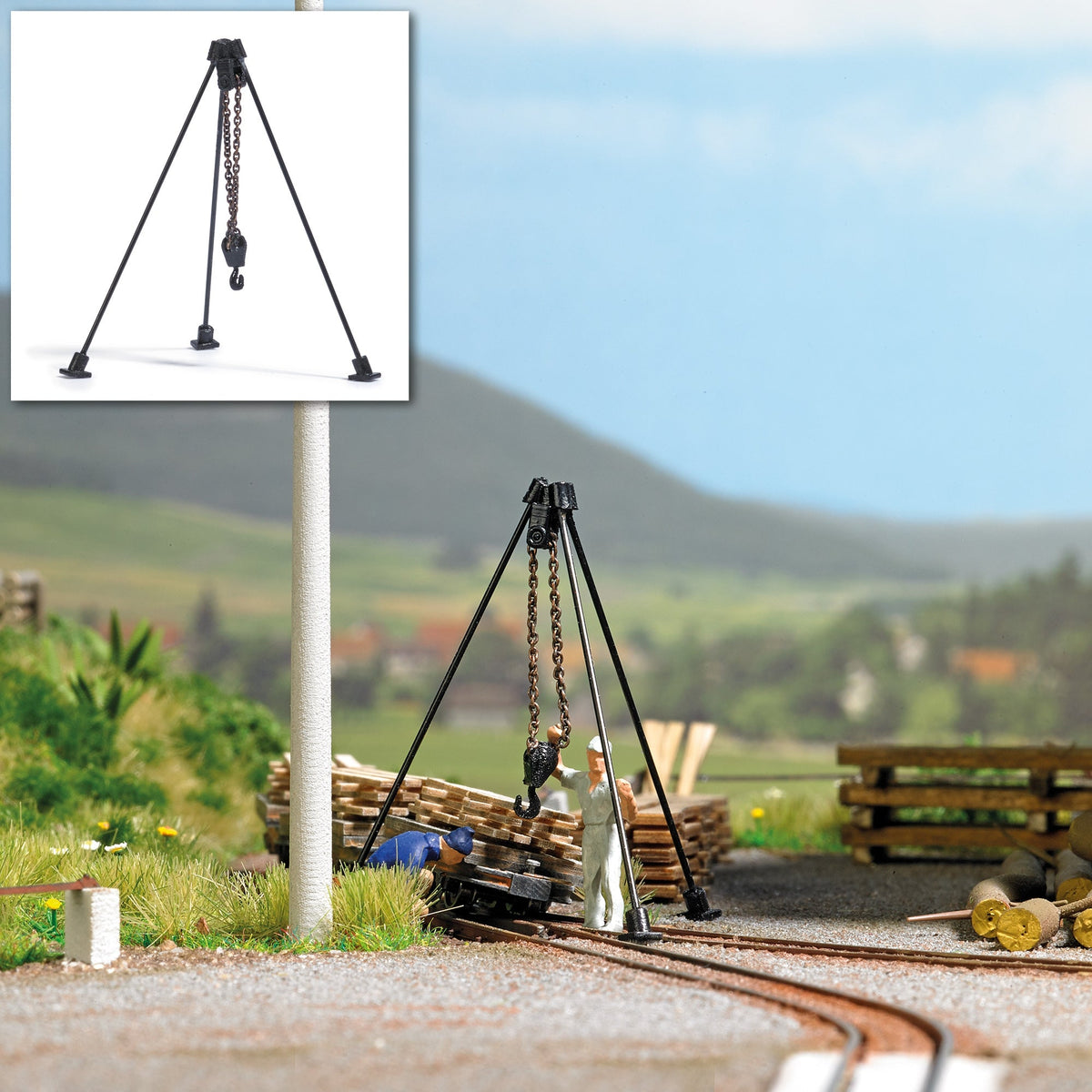 Busch 12374 HO Scale Derrick with Chain Hoist Kit