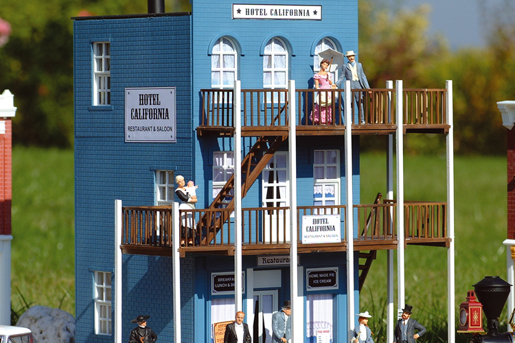 Piko 62260 G Scale California Hotel Building Kit