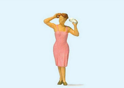Preiser 28120 HO Scale People Working Styling Her Hair