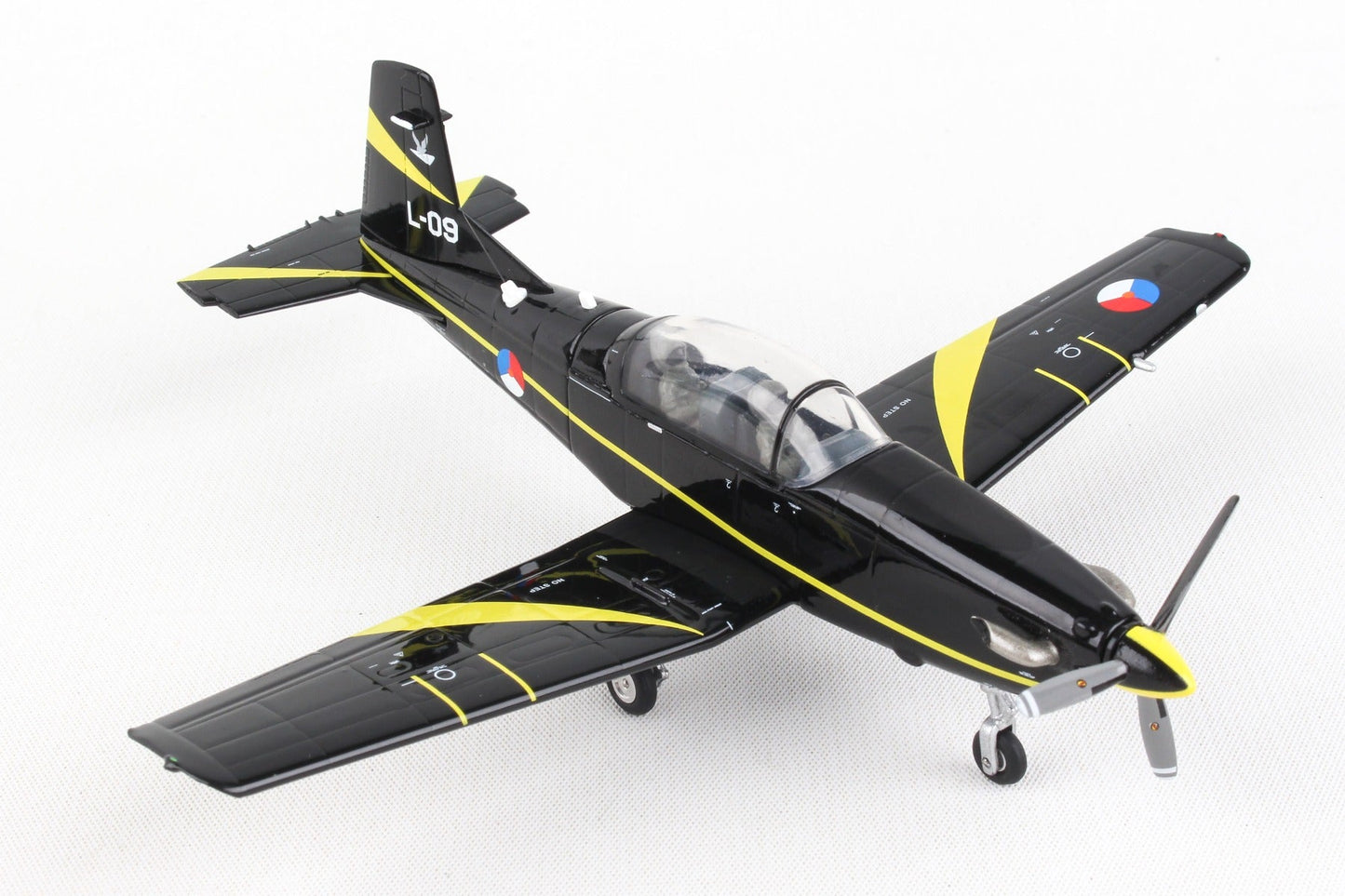 Herpa Wings 1/72 HE580519 Herpa Royal Netherlands Air Force Pc7 1/72 131 Sqn (**)