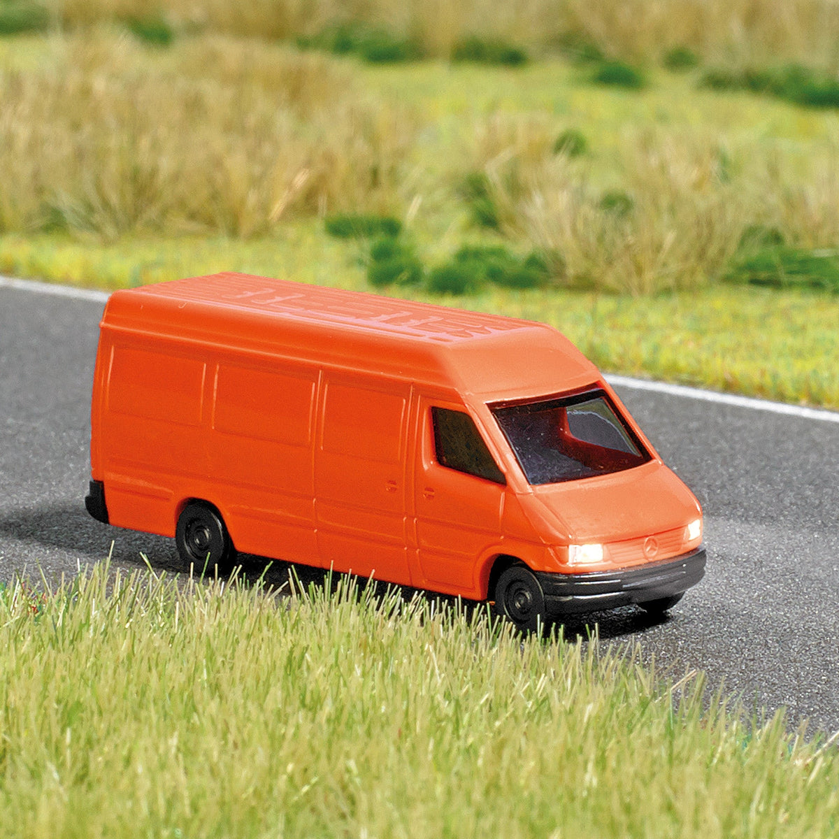 Busch 5690 N Scale Mercedes-Benz Sprinter Van, Lights