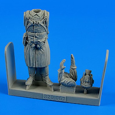 Aerobonus 320061 1/32 WWII Russian Pilot (Standing)