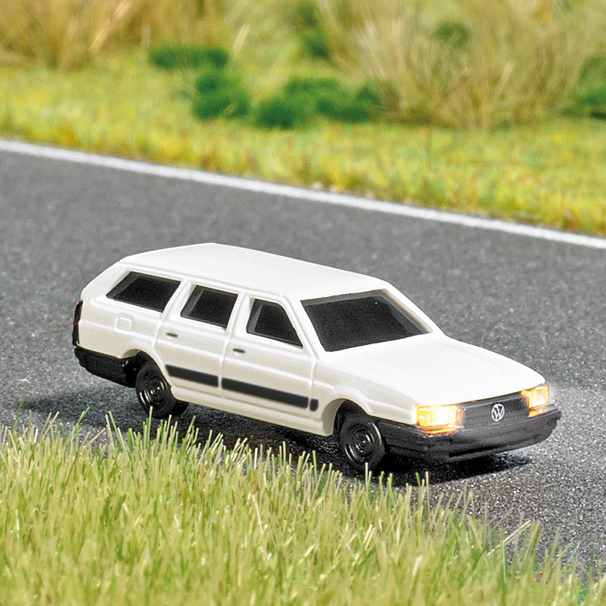 Busch 5691 N Scale VW Passat Station Wagon w/Lights, Assembled