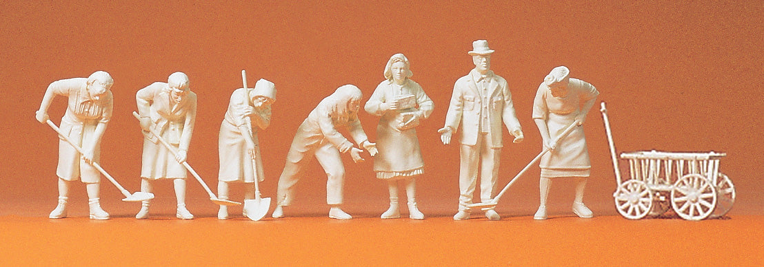 Preiser 16568 HO Scale WWII Women Working in Ruins pkg(7)