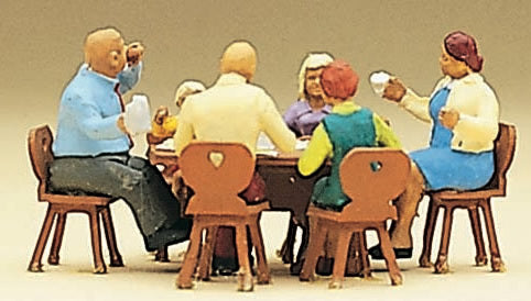 Preiser 10282 HO Scale Pedestrians Family Sitting in Garden