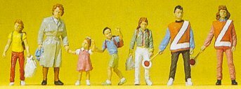 Preiser 10344 HO Scale Pedestrians Adult with 3 Kids & 2 Crossing