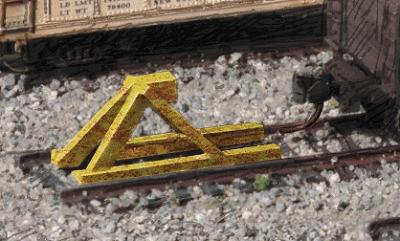 Walthers Cornerstone 2602 N Track Bumper Yellow 5-Pack