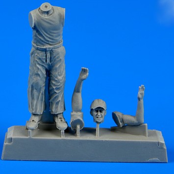 Aerobonus 480108 1/48 WWII US Army Aircraft Mechanic #2 Pacific Theatre (Standin