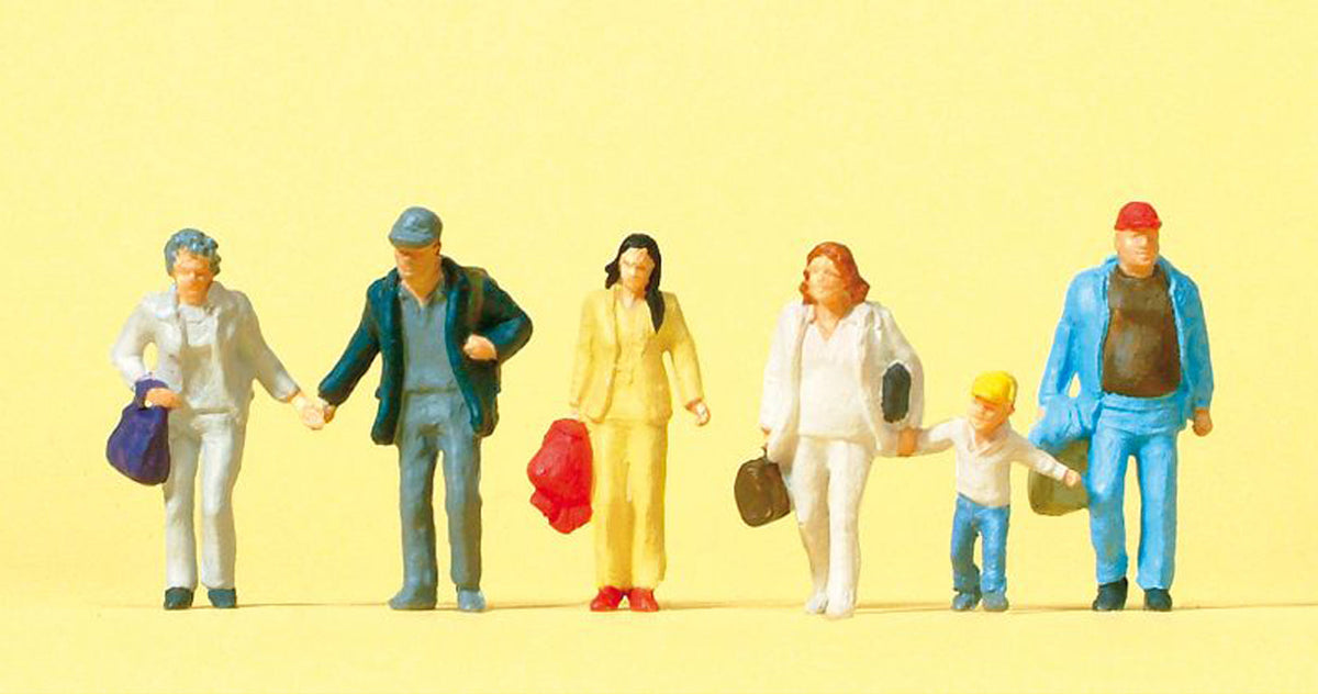 Preiser 14042 HO Scale Walking Passers-By in Coats 6pk