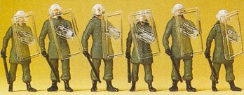 Preiser 10393 HO Scale German Riot Police With Shields Up