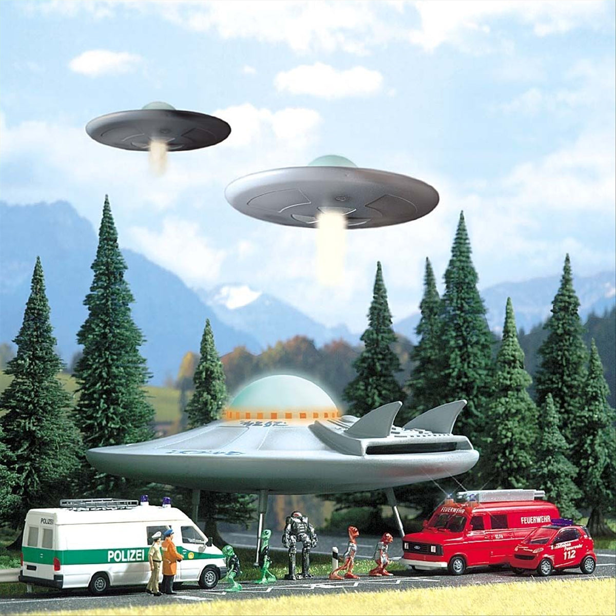 Busch 1010 HO Scale UFO Flying Saucer Kit with Lights