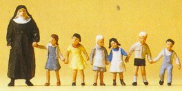 Preiser 10401 HO Scale Pedestrians Nun w/Small Children