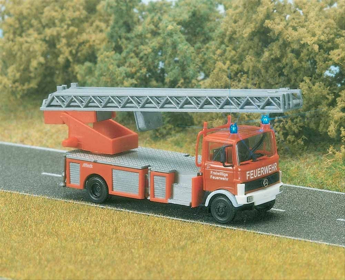 Busch 5608 HO Scale Mercedes-Benz Fire Truck with Ladder