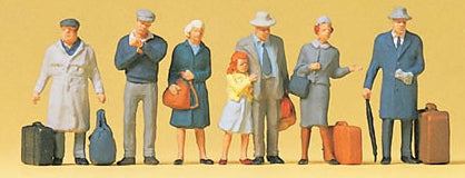 Preiser 10513 HO Scale Pedestrians At The Platform pkg(6)