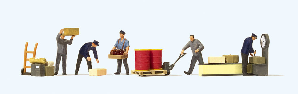 Preiser 10581 HO Scale At the Freight Station Figure Set