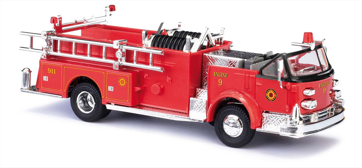 Busch 46030 HO Scale 1968 LaFrance Open-Cab Fire Pumper