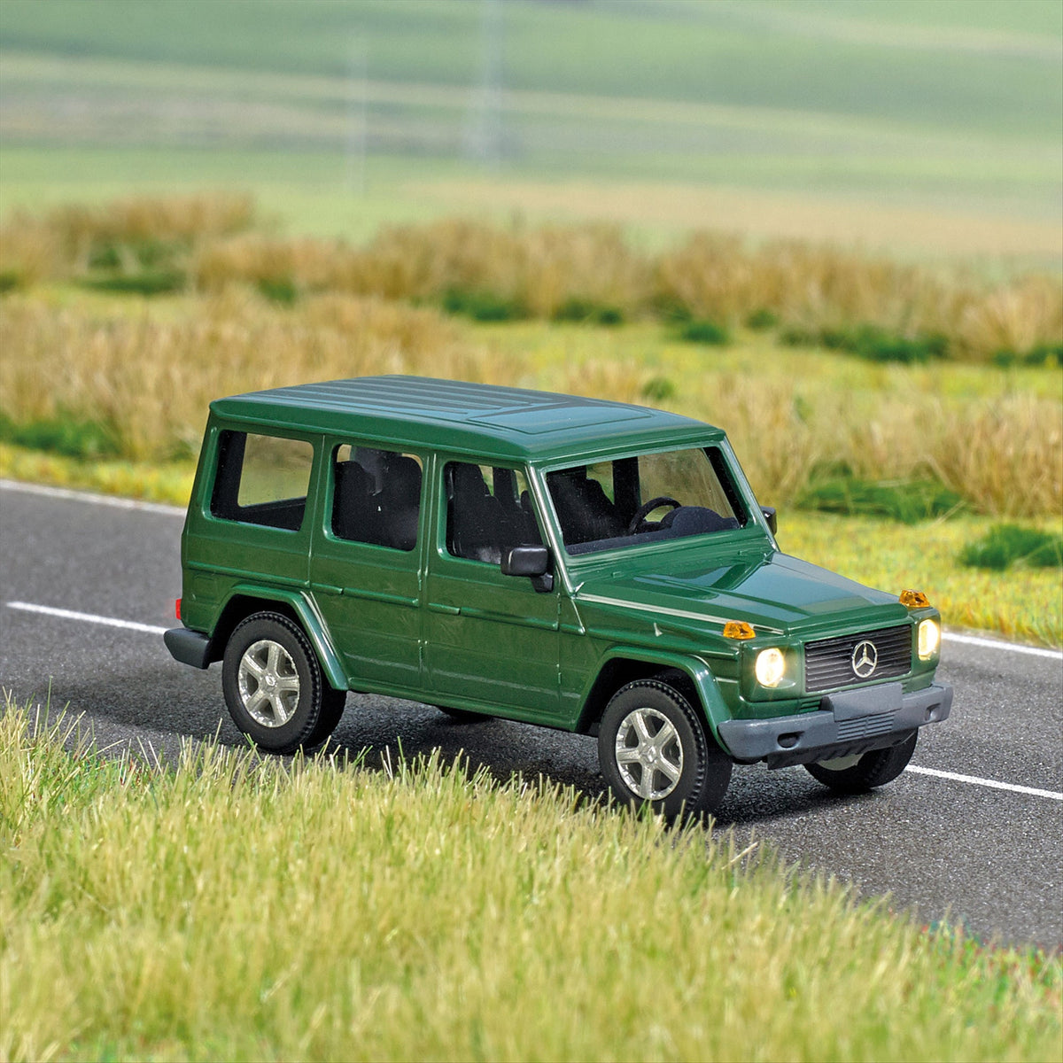 Busch 5662 HO Scale Mercedes-Benz G-Class SUV, LED Lights