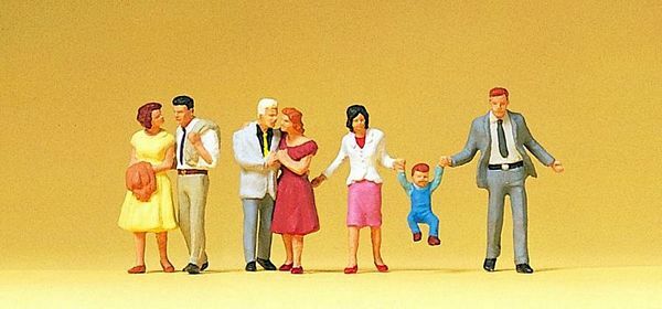 Preiser 10514 HO Scale Pedestrians Walking Couples pkg(7)