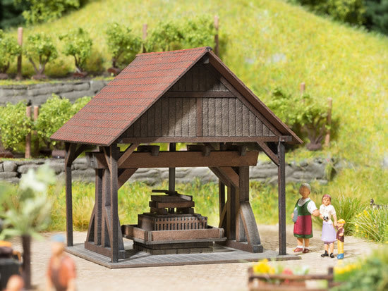 Noch 14670 N Scale Wine Press -- Kit - 1-5/16 x 1-5/16 x 1-5/16" 3.3 x 3.3 x 3.4cm