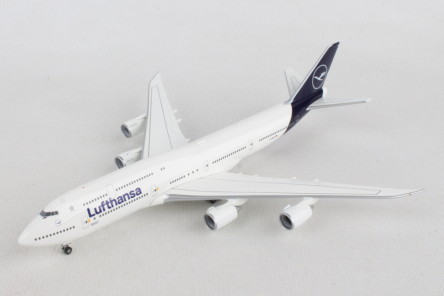 Herpa Wings HE531283 Lufthansa 747-8 1/500 New Livery