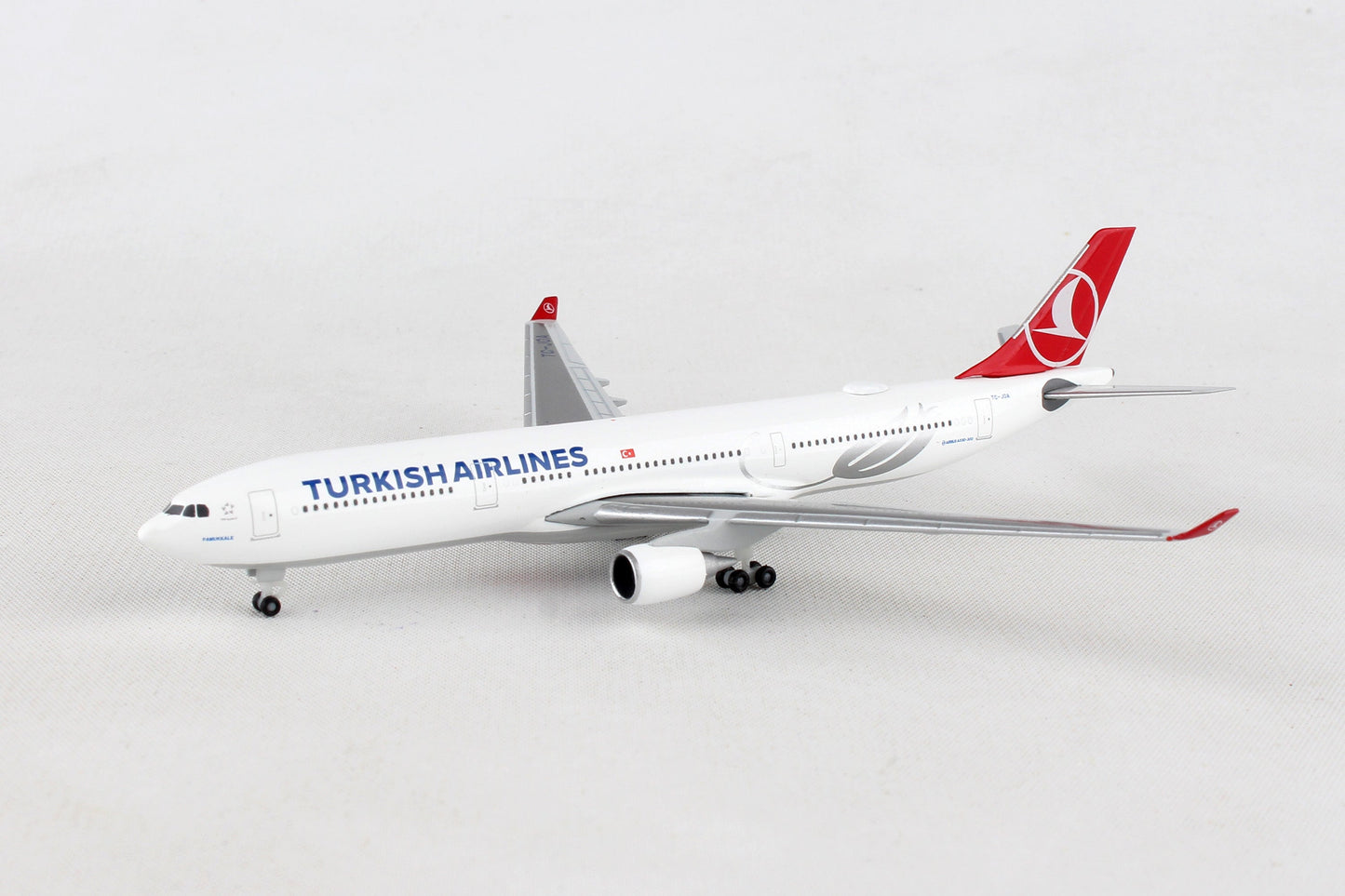 Herpa Wings HE531443 Turkish A330-300 1/500