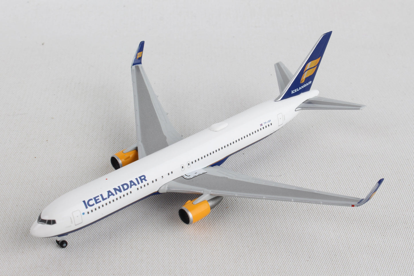 Herpa Wings HE533102 Icelandair 767-300 1/500